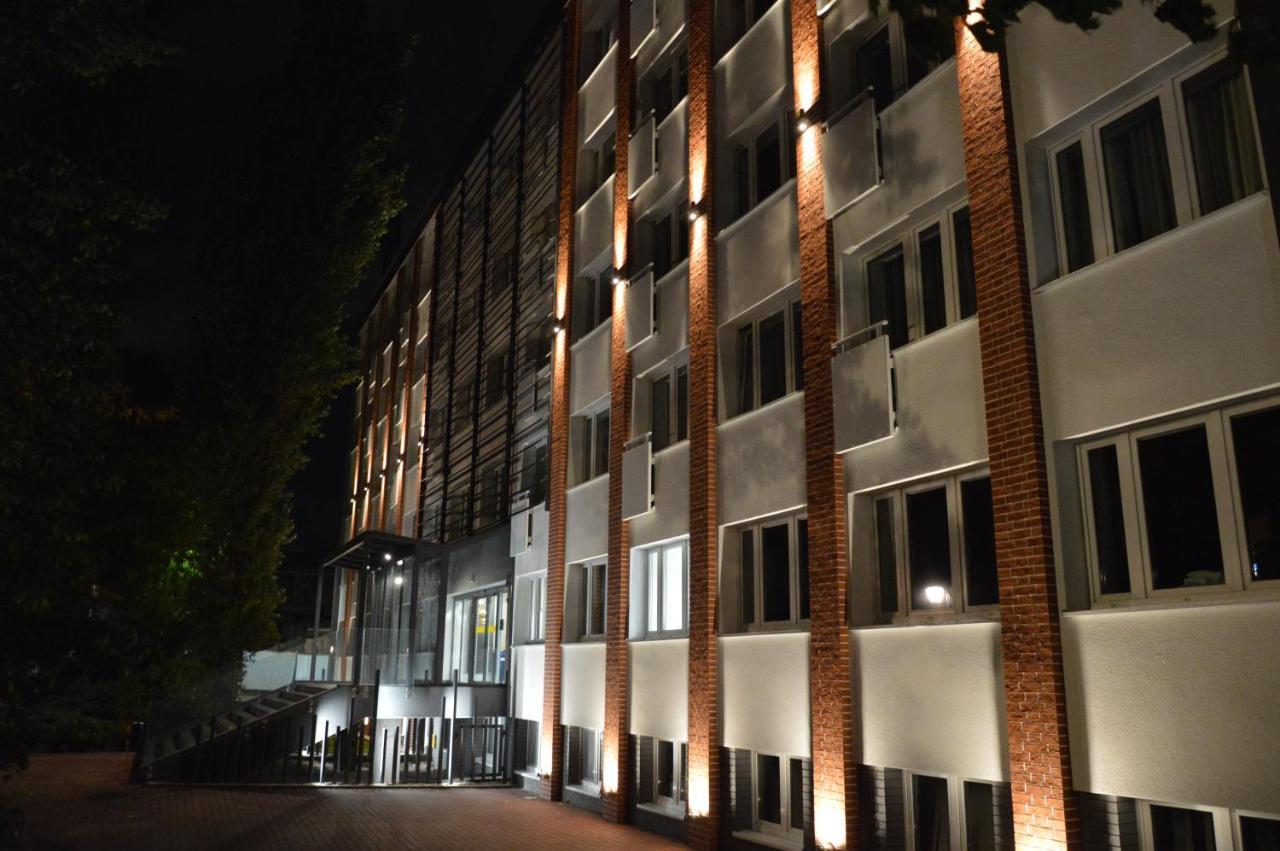 Hotel Halo